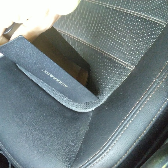 Burberry glasses case. - Picture 4 of 4